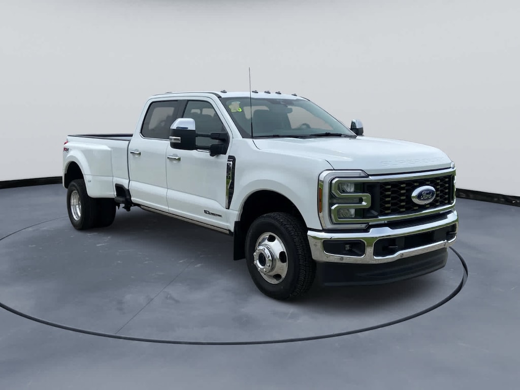 New 2026 Ford Super Duty F-350 DRW Lariat 4WD Crew Cab 8 Box 4WD Crew Cab 8 Box