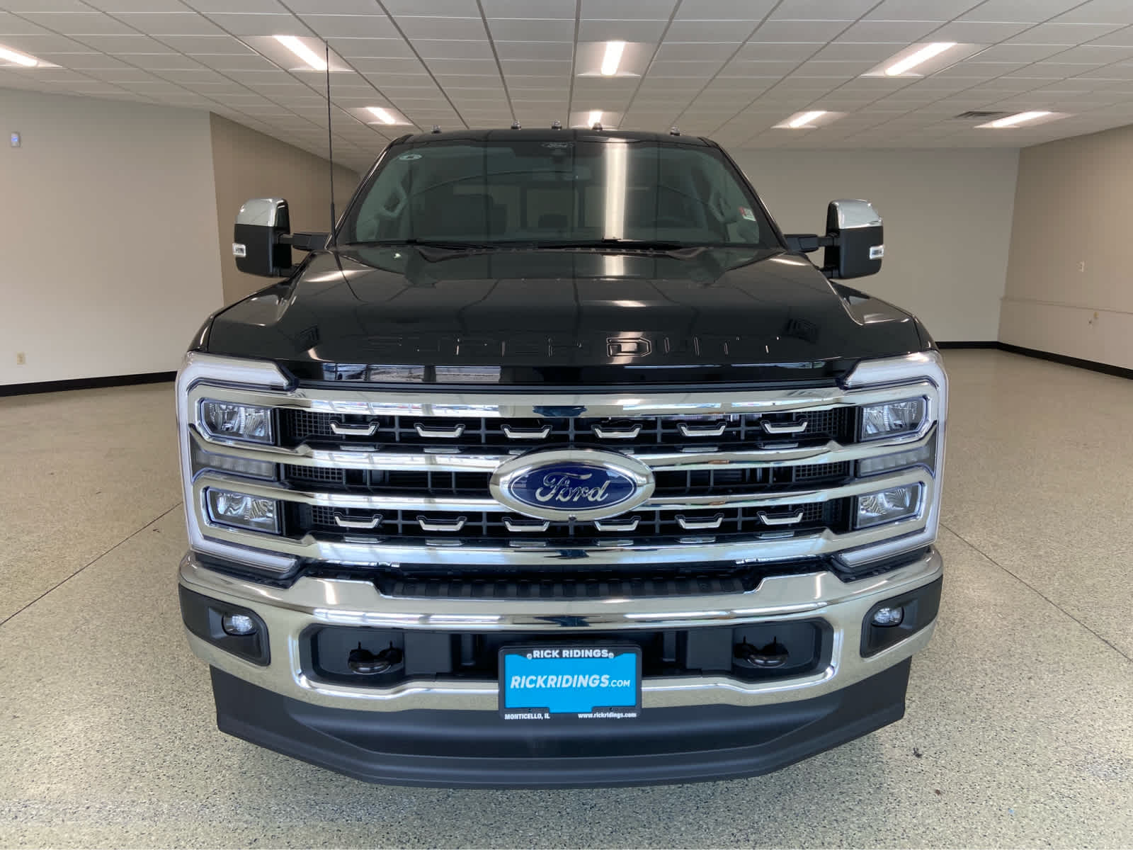 2025 Ford F-350 Lariat photo 2