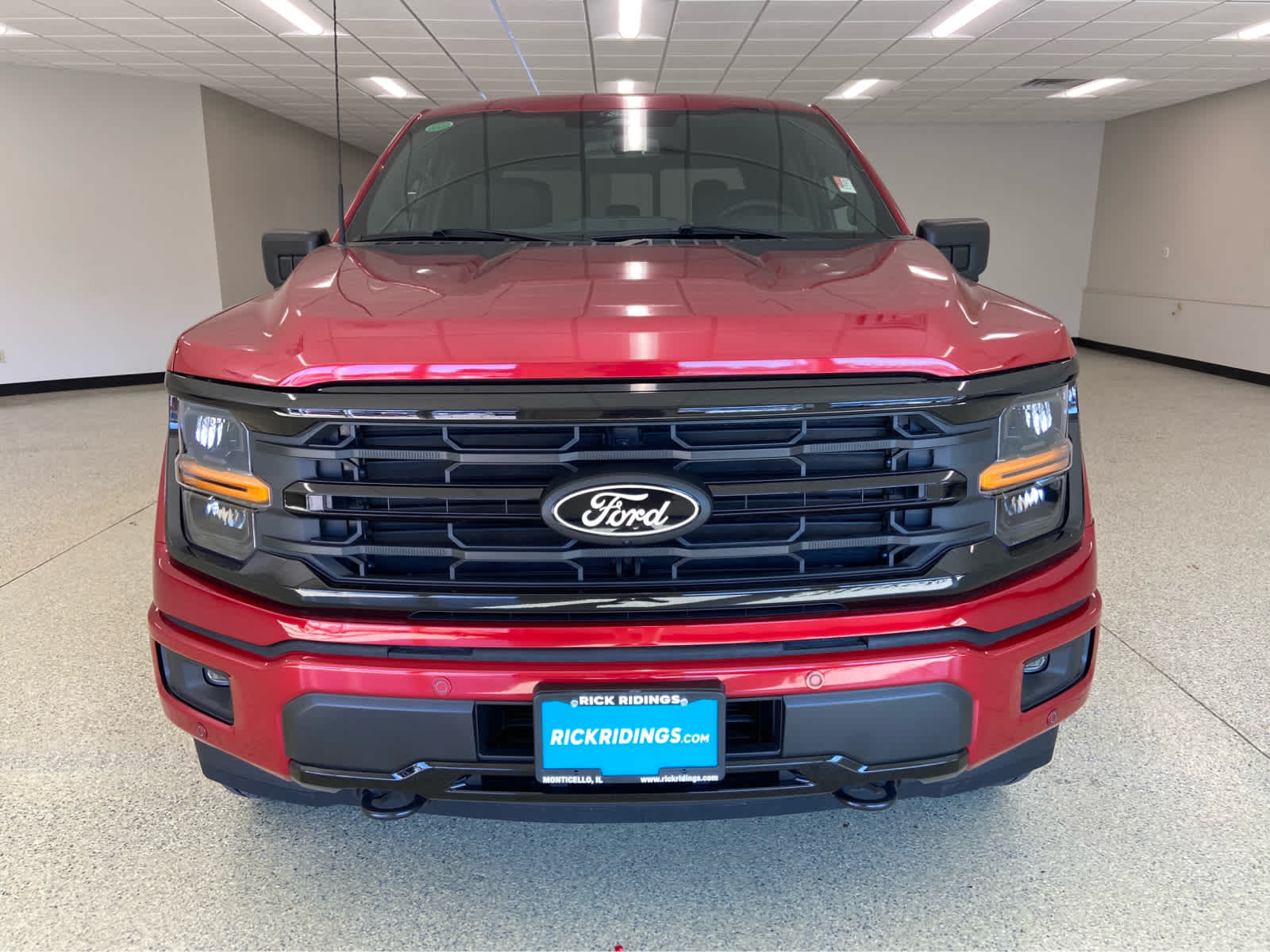 2025 Ford F-150 XLT photo 2