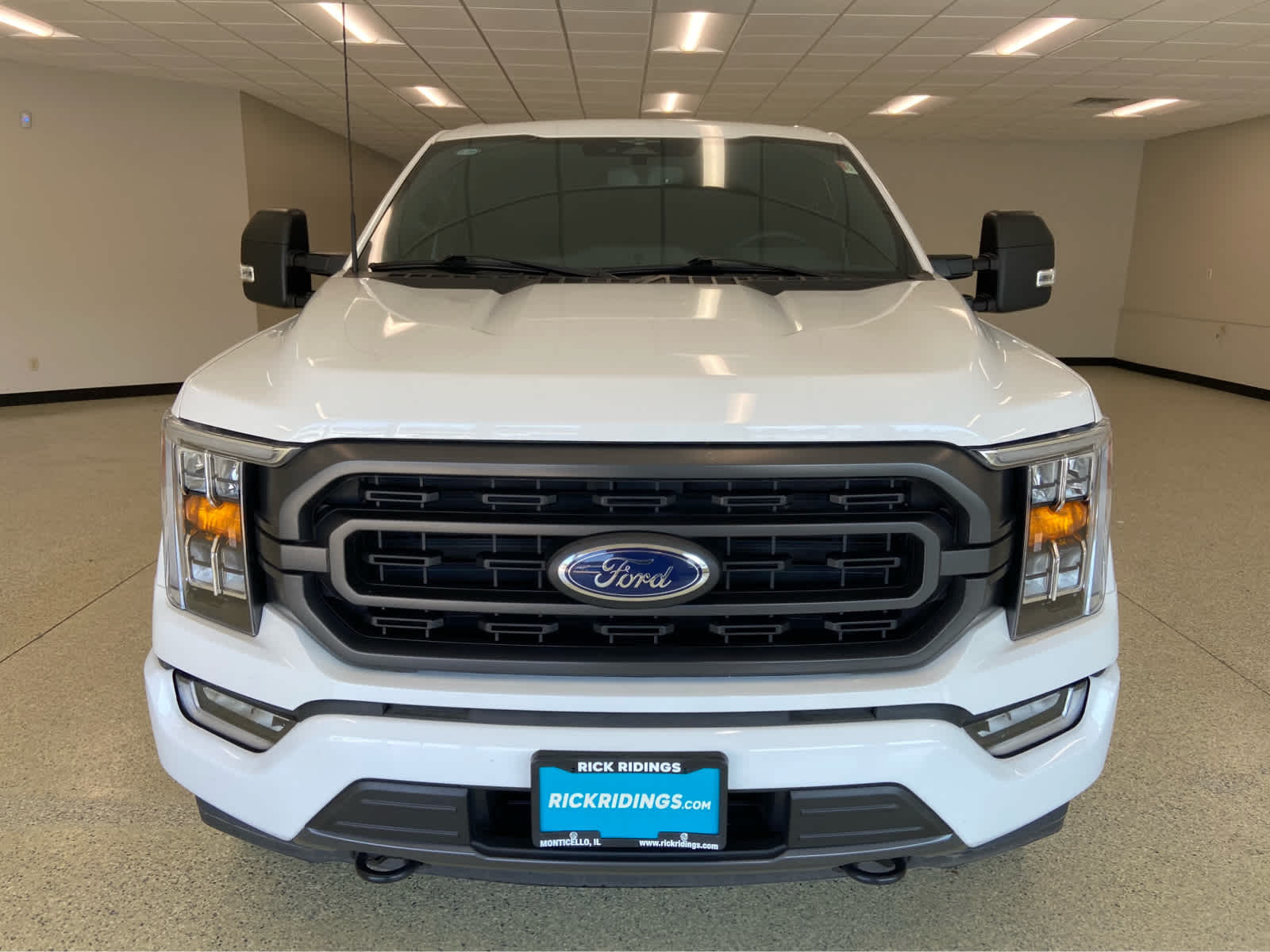 2023 Ford F-150 XLT photo 2