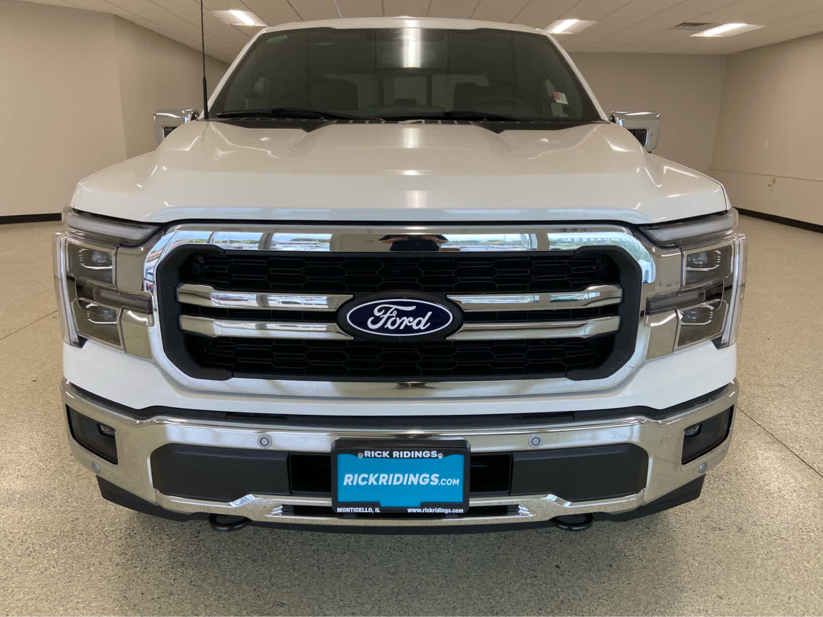 2025 Ford F-150 Lariat photo 2