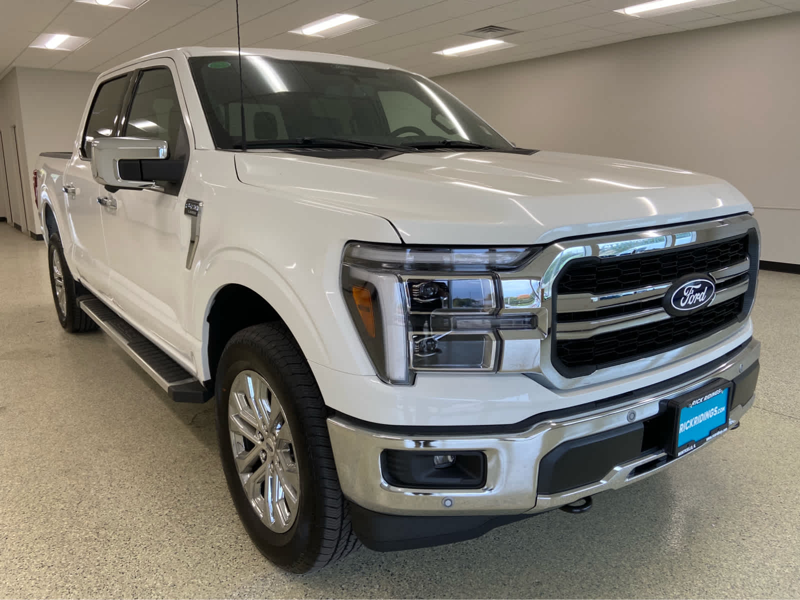 2025 Ford F-150 Lariat photo 3