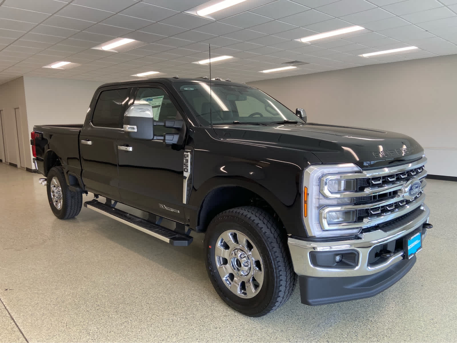 2025 Ford F-350 Lariat photo 3