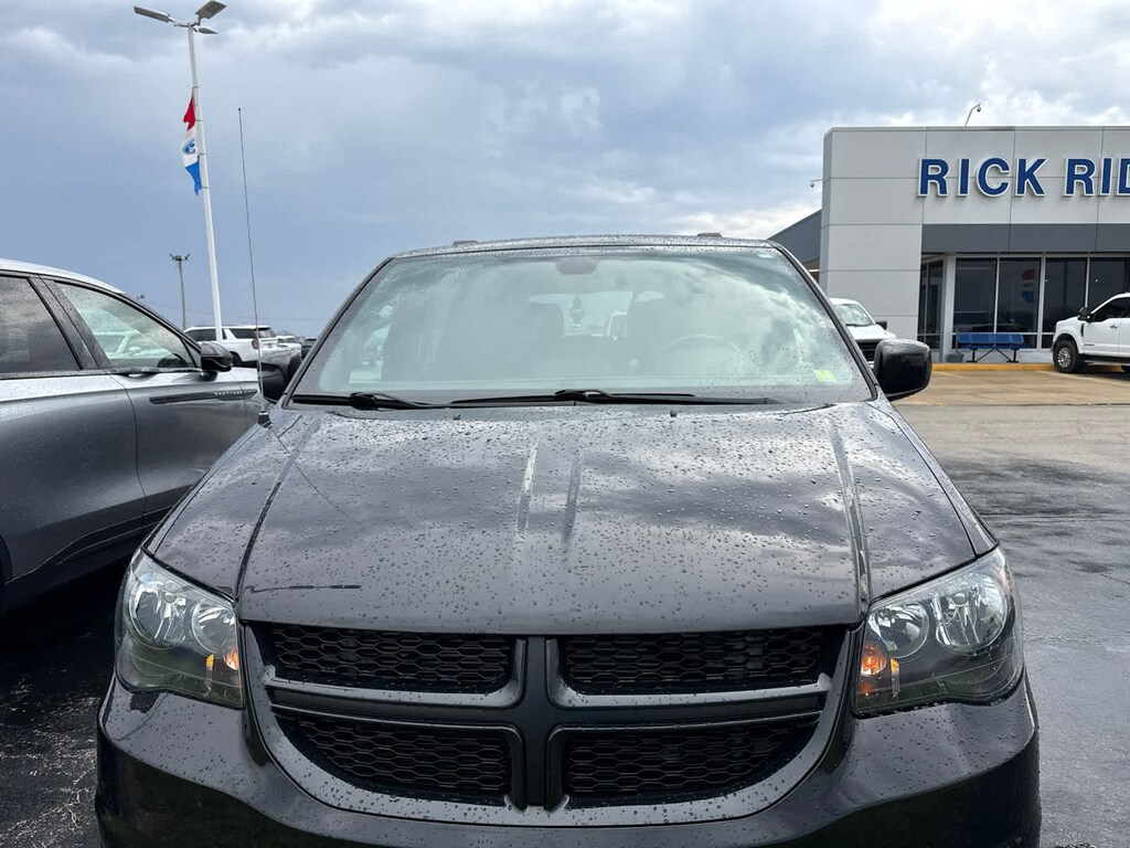Used 2019 Dodge Grand Caravan SE Plus Van Passenger Van