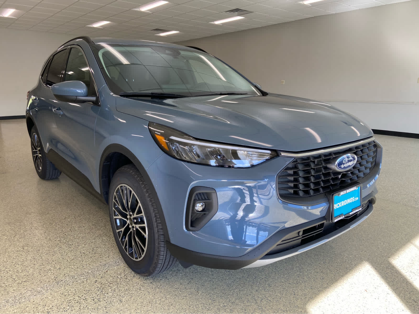 2026 Ford Escape Plug-In Hybrid Premium photo 3