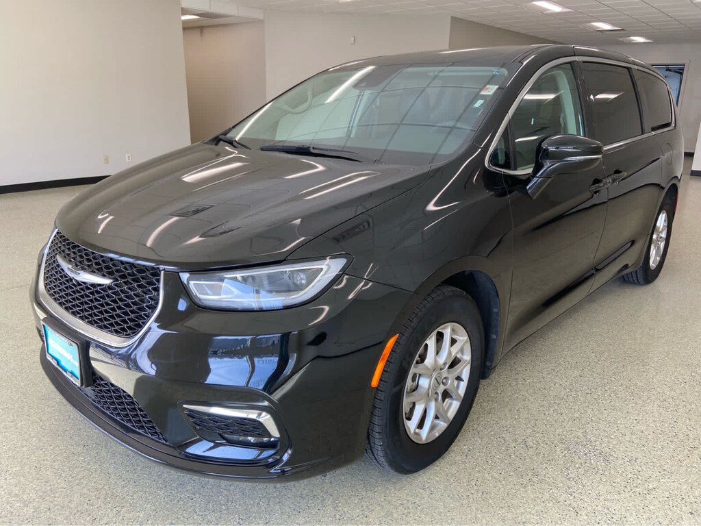 Used 2024 Chrysler Pacifica Touring L Van Passenger Van