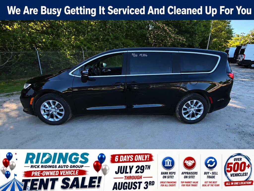 Used 2026 Chrysler Pacifica Limited Van Passenger Van