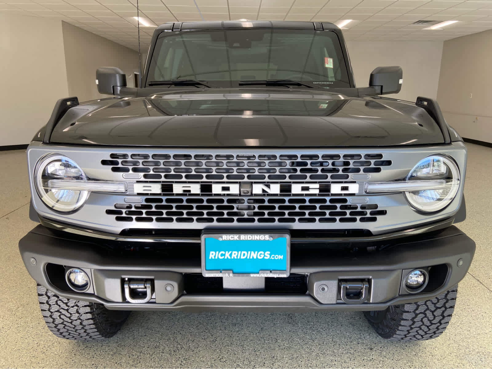 2025 Ford Bronco Badlands photo 2