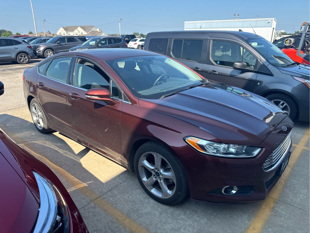 Used 2016 Ford Fusion SE Sedan