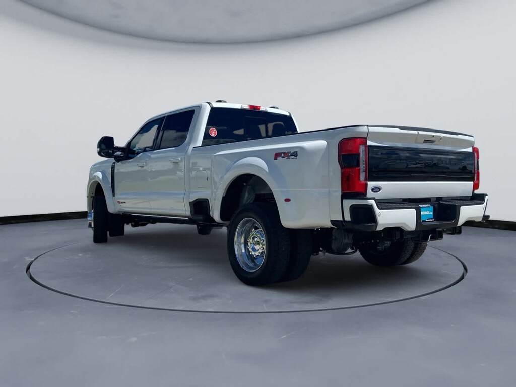 New 2026 Ford Super Duty F-450 DRW Platinum 4WD Crew Cab 8 Box 4WD Crew Cab 8 Box