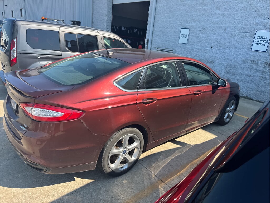 Used 2016 Ford Fusion SE Sedan