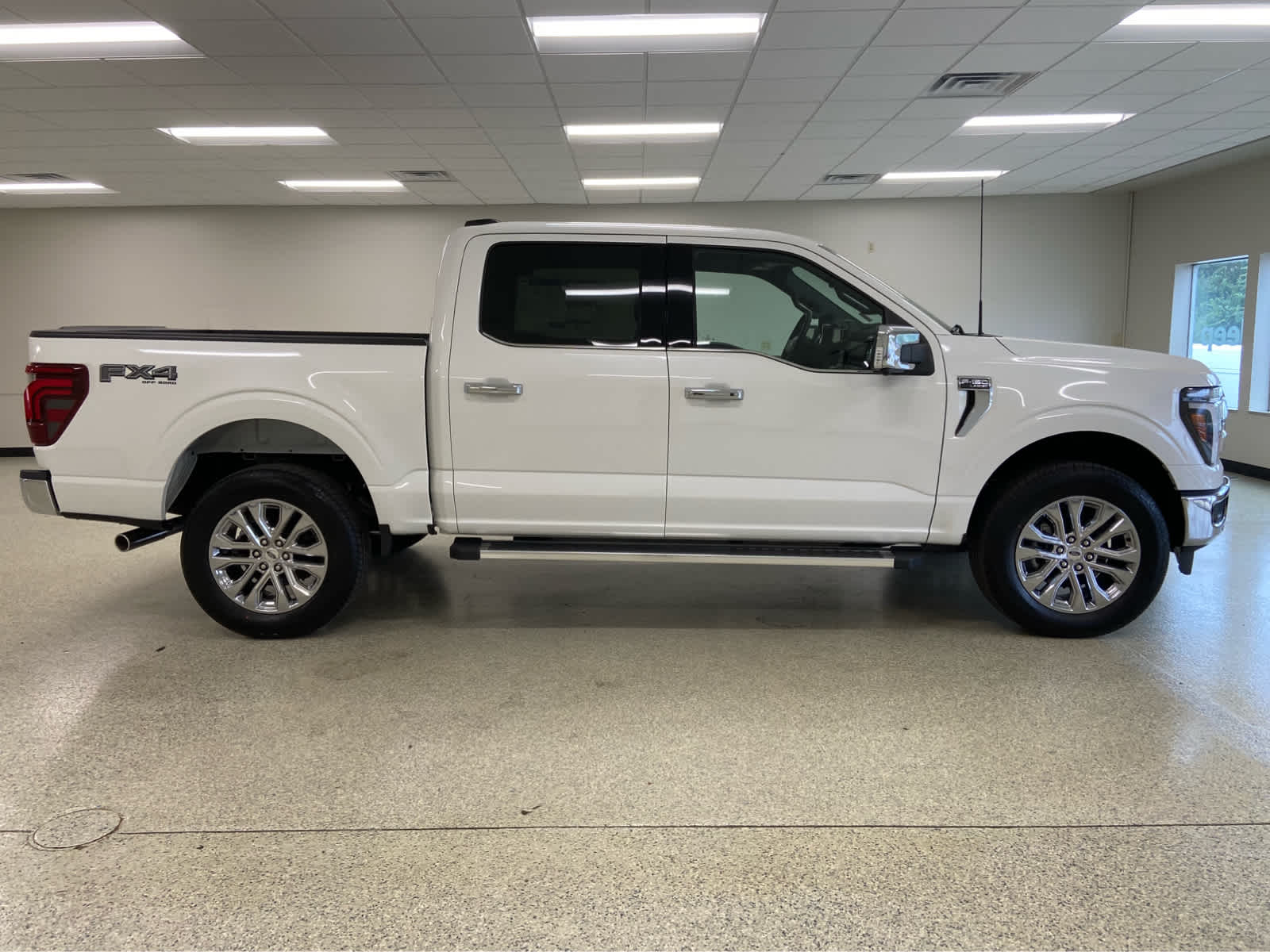 2025 Ford F-150 Lariat photo 4