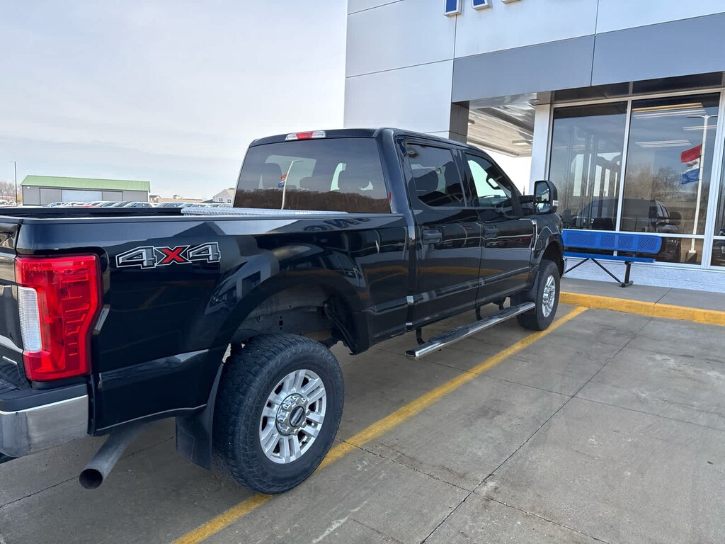 Used 2017 Ford Super Duty F-250 SRW XLT 4WD Crew Cab 6.75 Box Truck Crew Cab