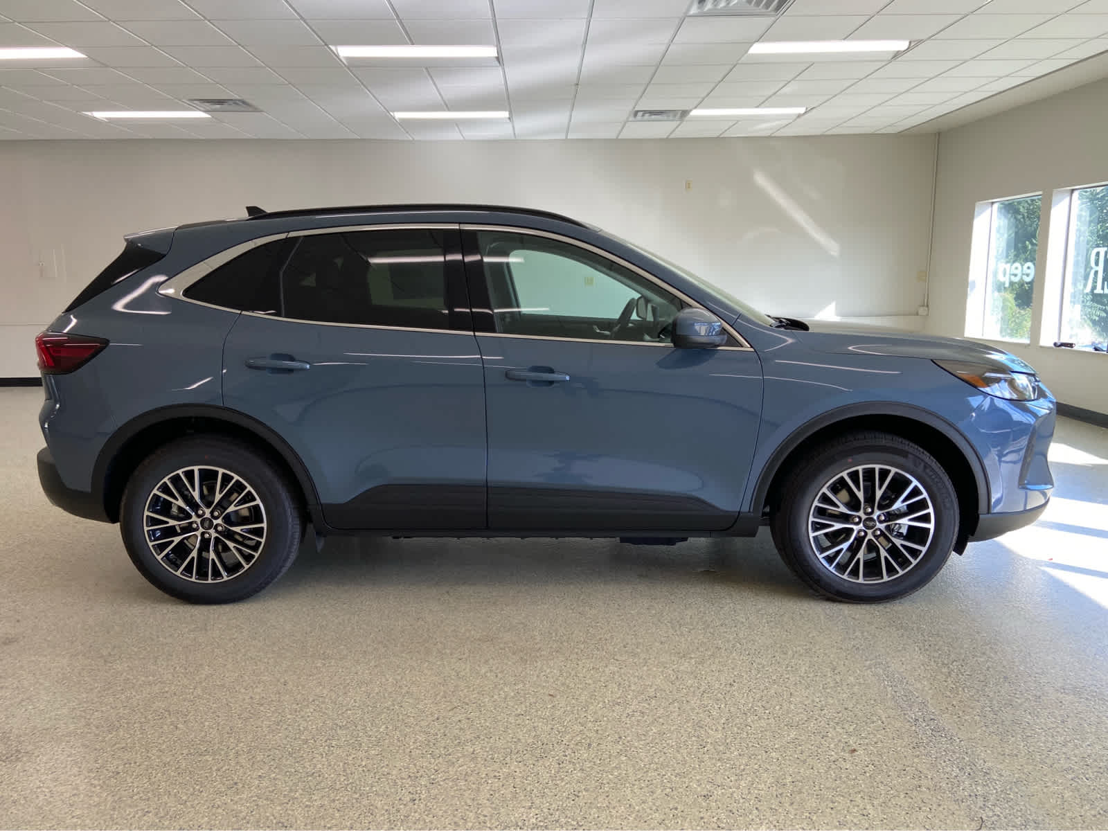 2026 Ford Escape Plug-In Hybrid Premium photo 4