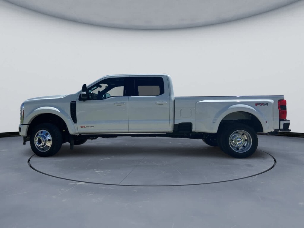 New 2026 Ford Super Duty F-450 DRW Platinum 4WD Crew Cab 8 Box 4WD Crew Cab 8 Box