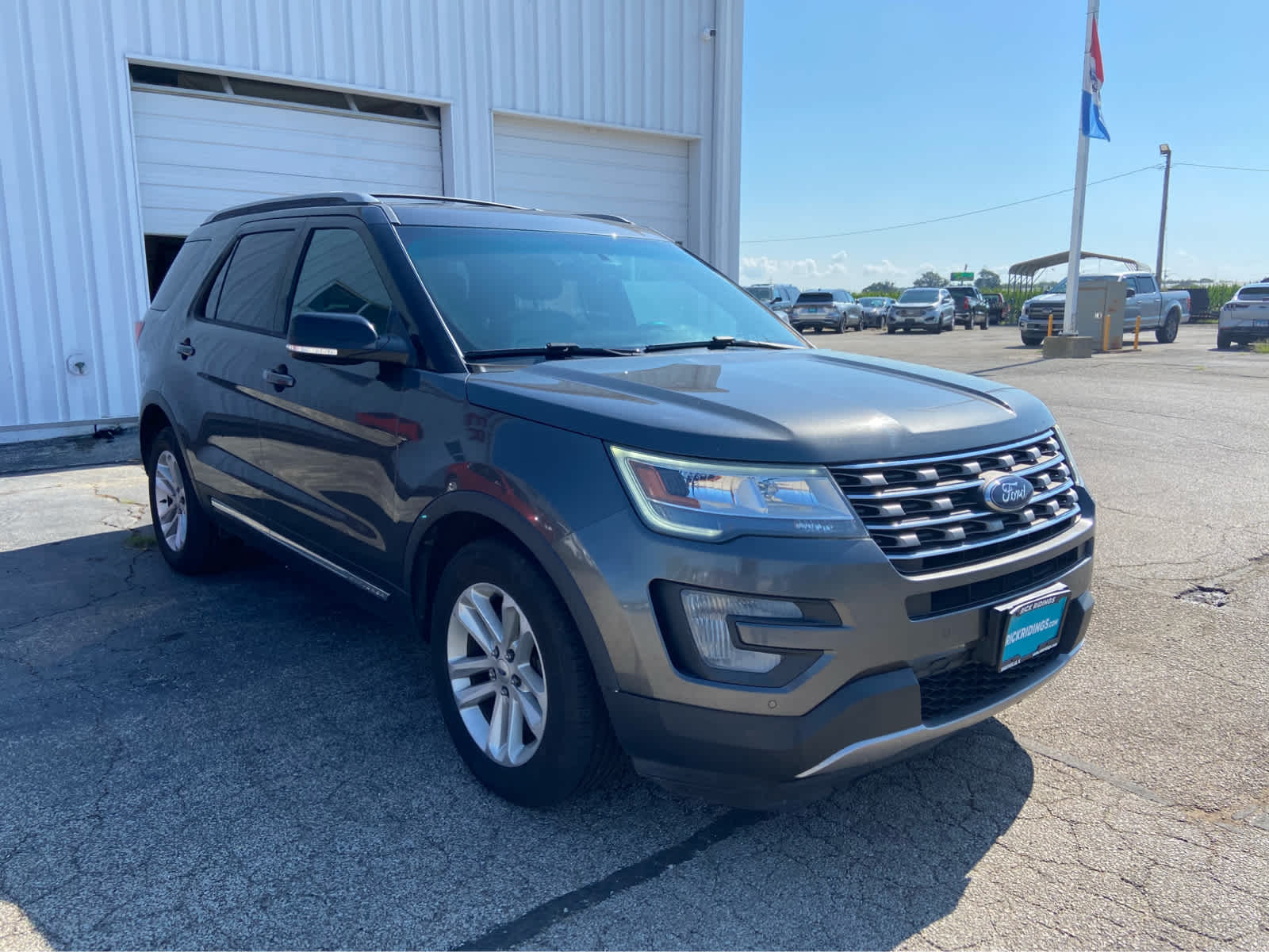 2016 Ford Explorer XLT photo 3