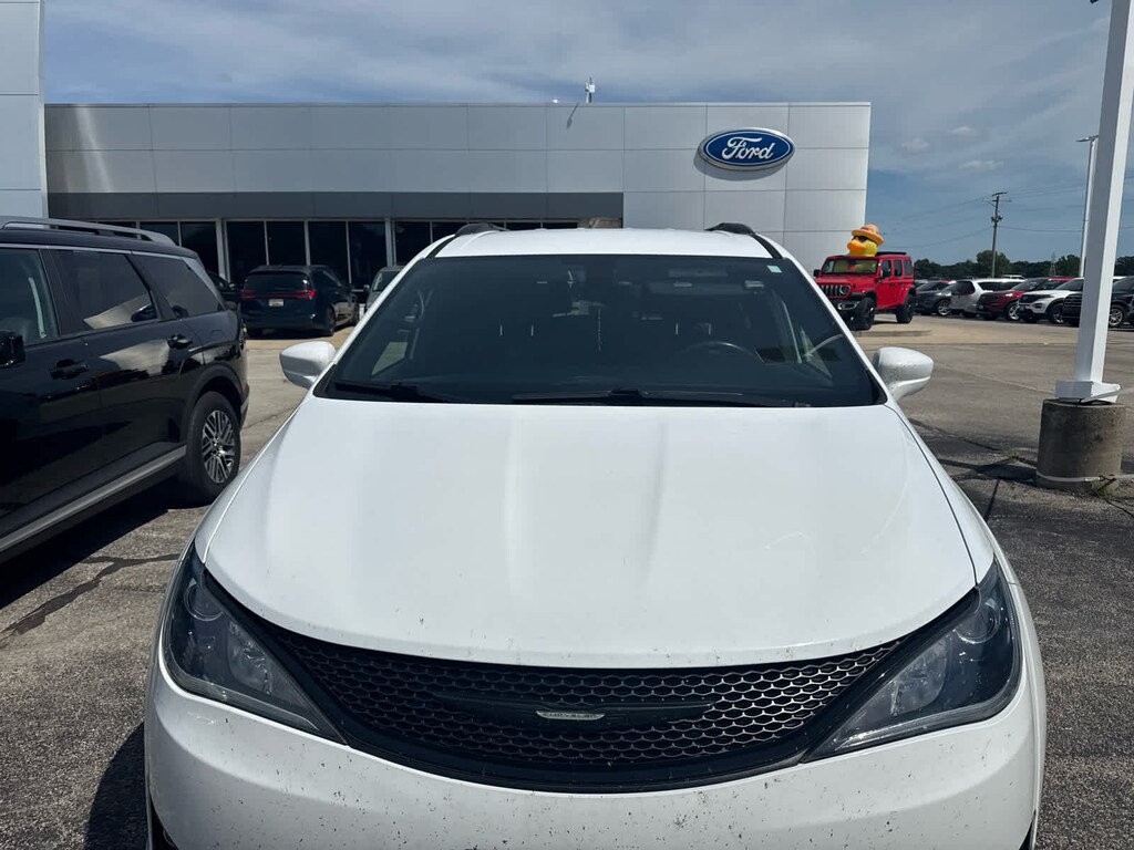 Used 2019 Chrysler Pacifica Touring L Van Passenger Van