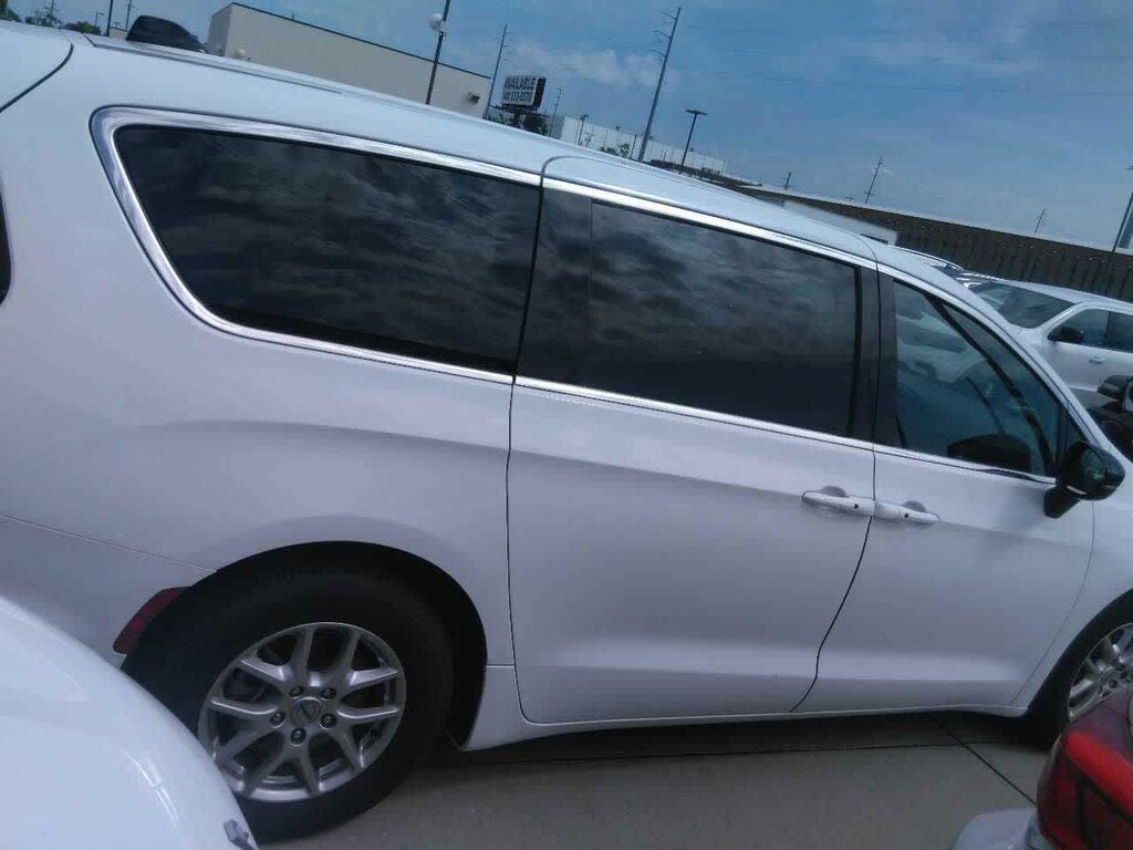 Used 2025 Chrysler Pacifica Select Van Passenger Van