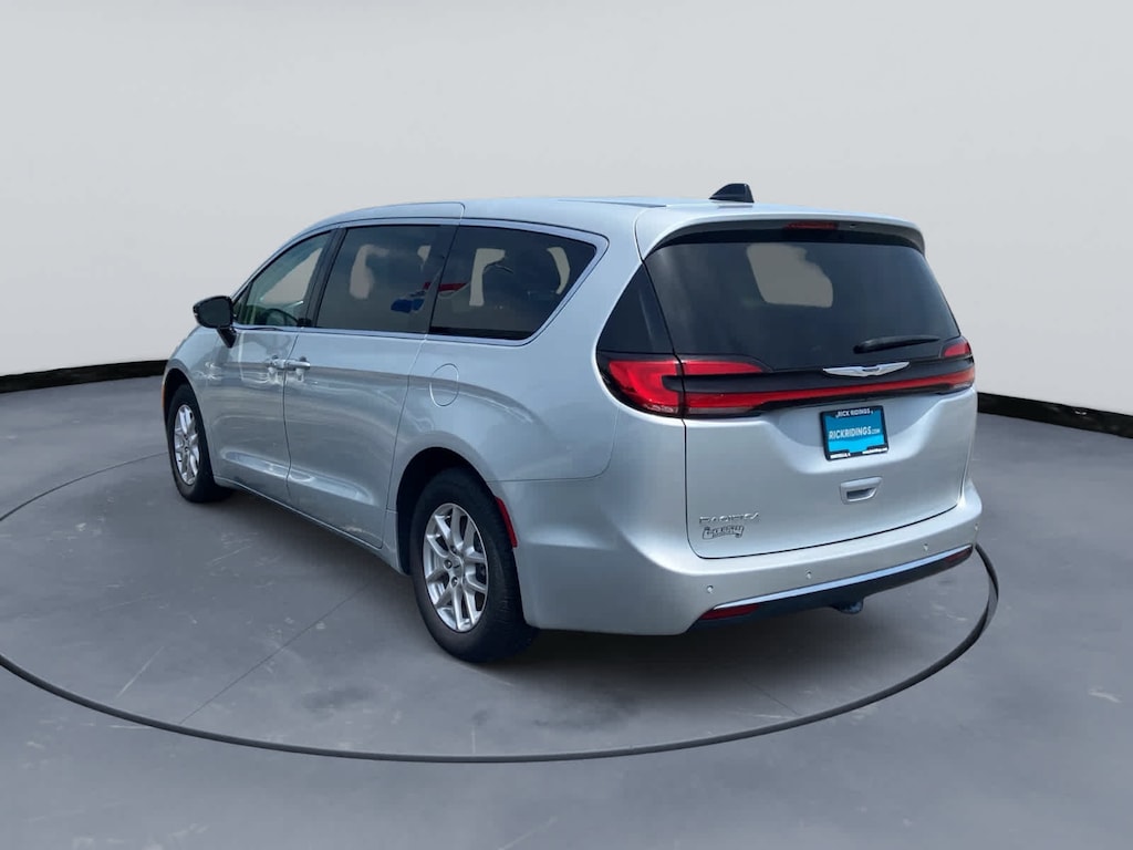 Used 2024 Chrysler Pacifica Touring L Van Passenger Van
