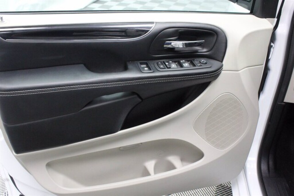 Used 2019 Dodge Grand Caravan SXT Van Passenger Van