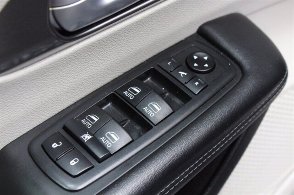 Used 2018 Chrysler Pacifica Limited Van