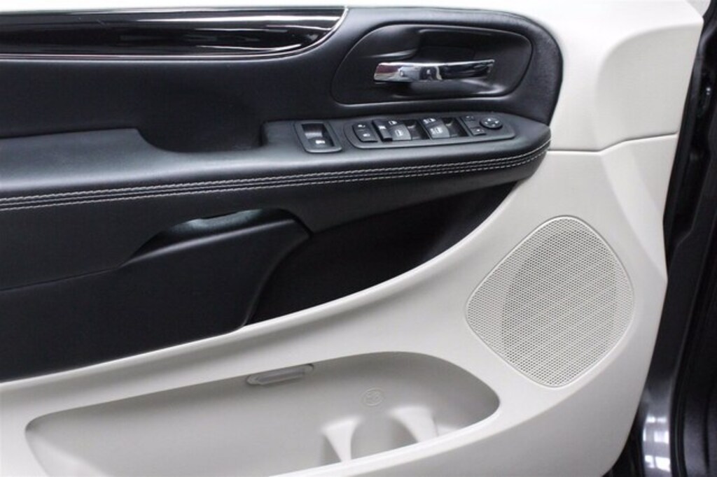 Used 2019 Dodge Grand Caravan SXT Van Passenger Van