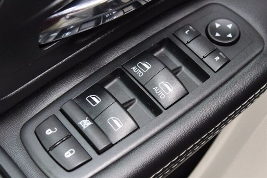 Used 2019 Dodge Grand Caravan SXT Van Passenger Van