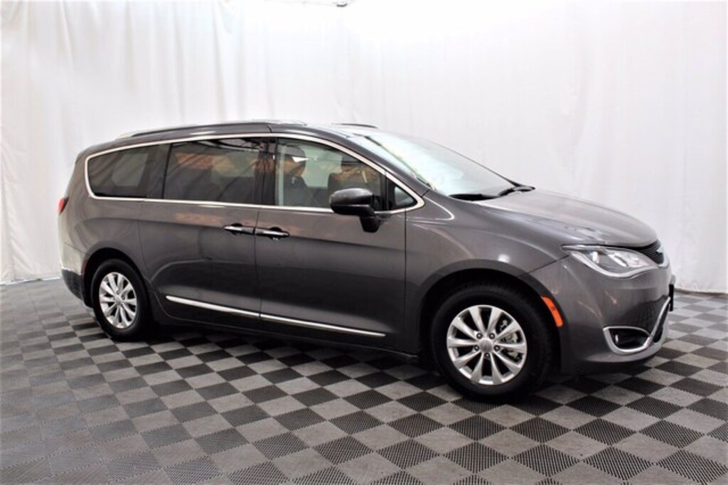 Used 2019 Chrysler Pacifica Touring L Van Passenger Van