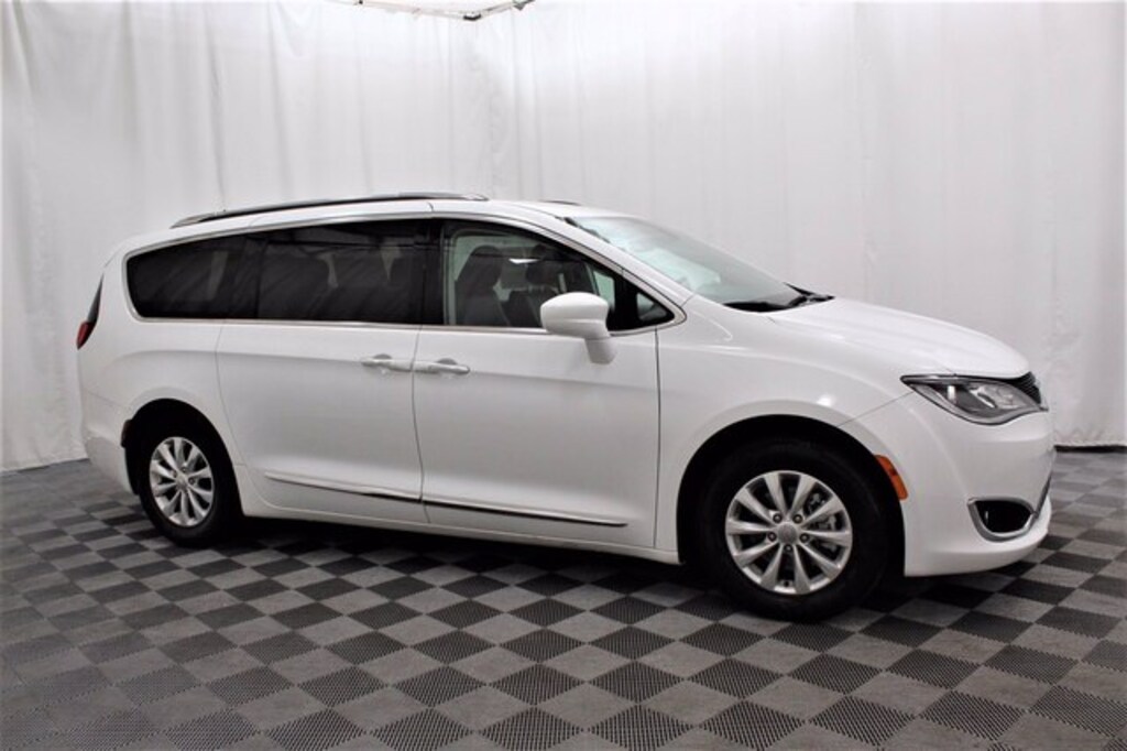 Used 2019 Chrysler Pacifica Touring L Van Passenger Van