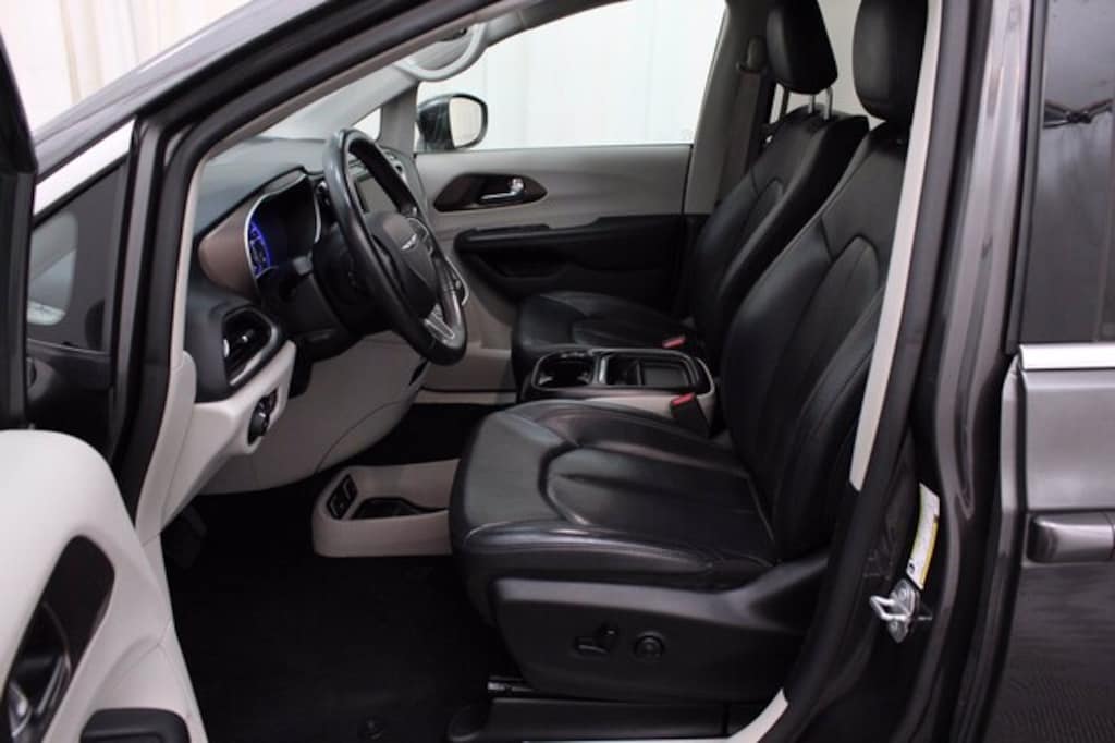 Used 2019 Chrysler Pacifica Touring L Van Passenger Van
