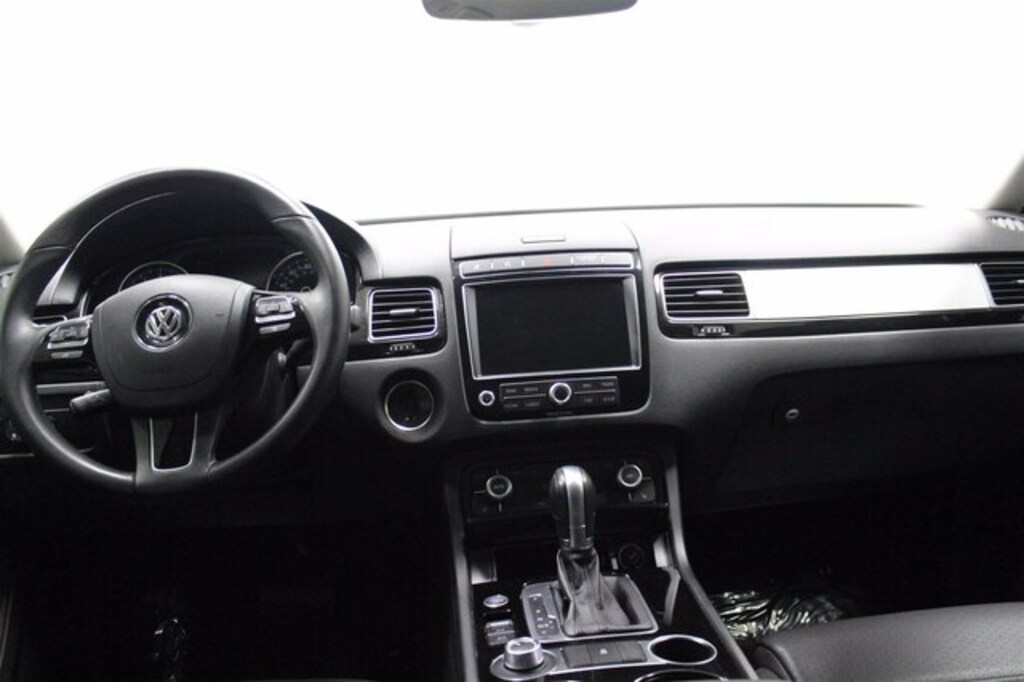 Used 2017 Volkswagen Touareg V6 Sport w/Technology 4MOTION SUV