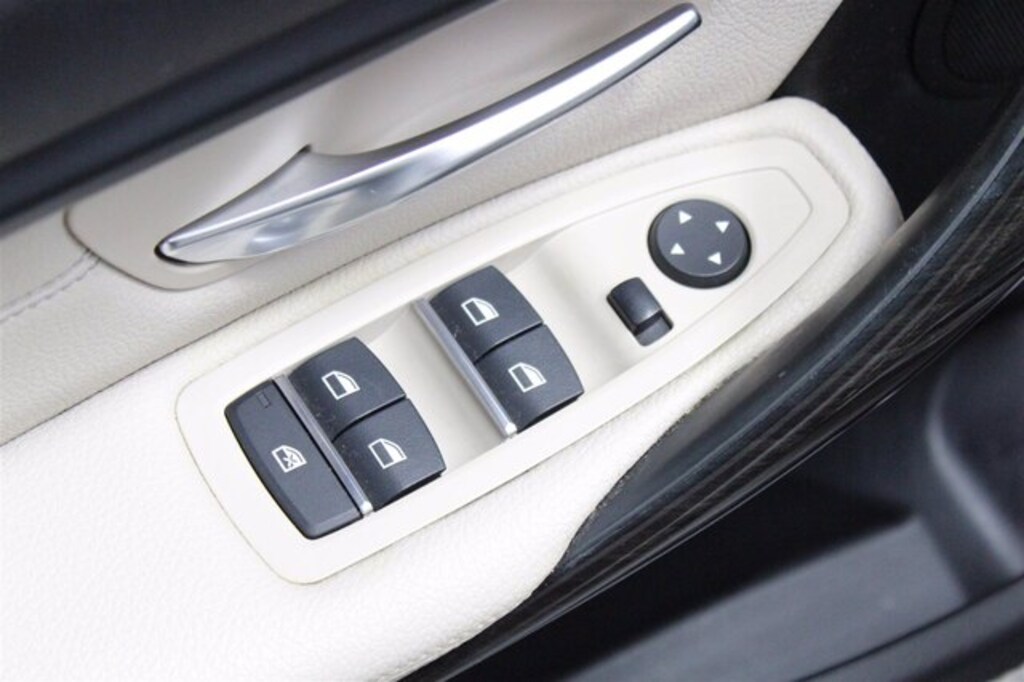 Used 2017 BMW 320i Sedan