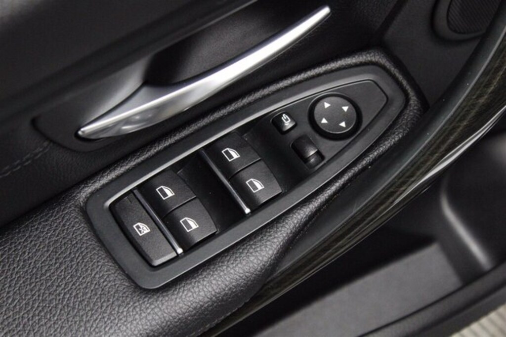 Used 2018 BMW 320i xDrive Sedan