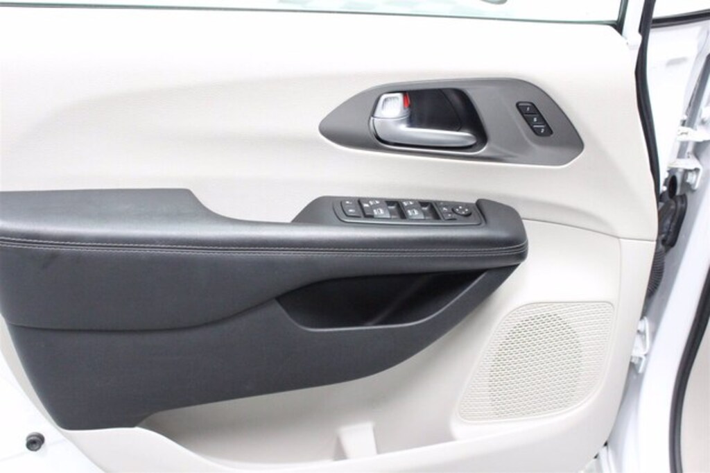 Used 2018 Chrysler Pacifica Limited Van