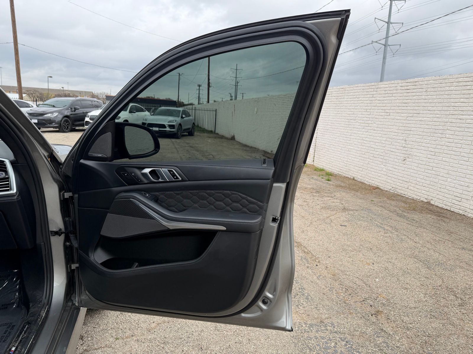 2022 BMW X5 M thumbnail 25