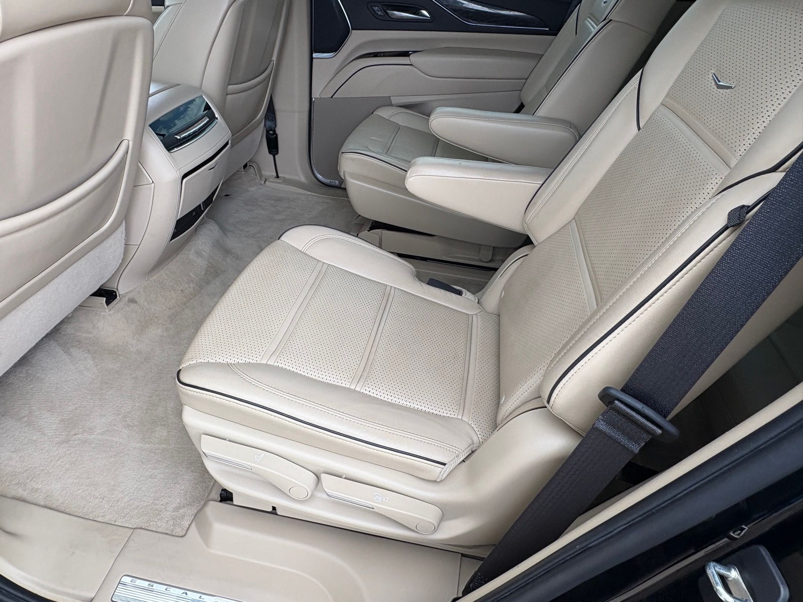 2022 CADILLAC Escalade thumbnail 42
