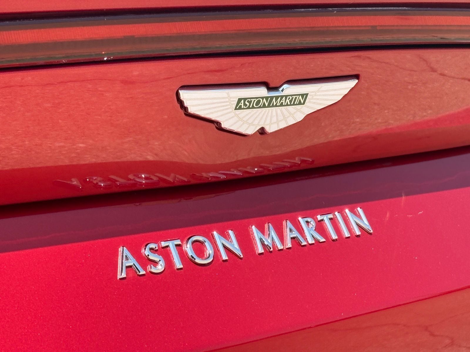 2019 Aston Martin Vantage thumbnail 13