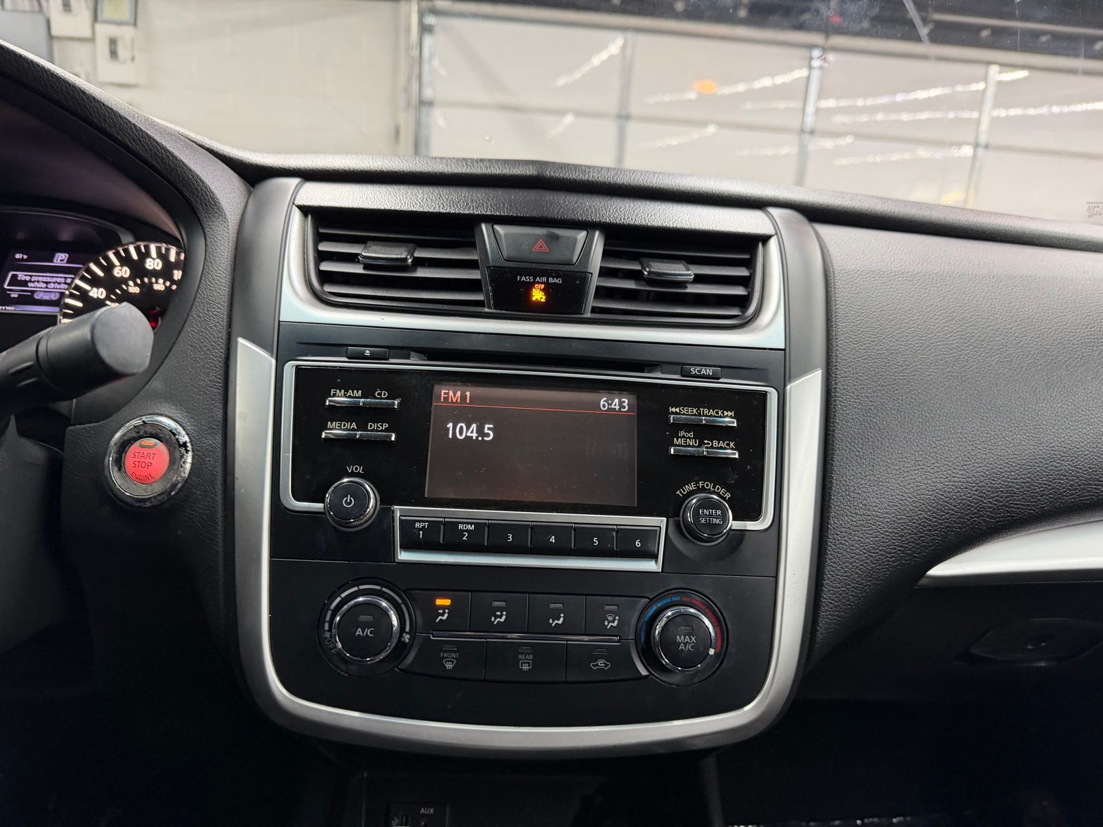 2017 Nissan Altima thumbnail 16