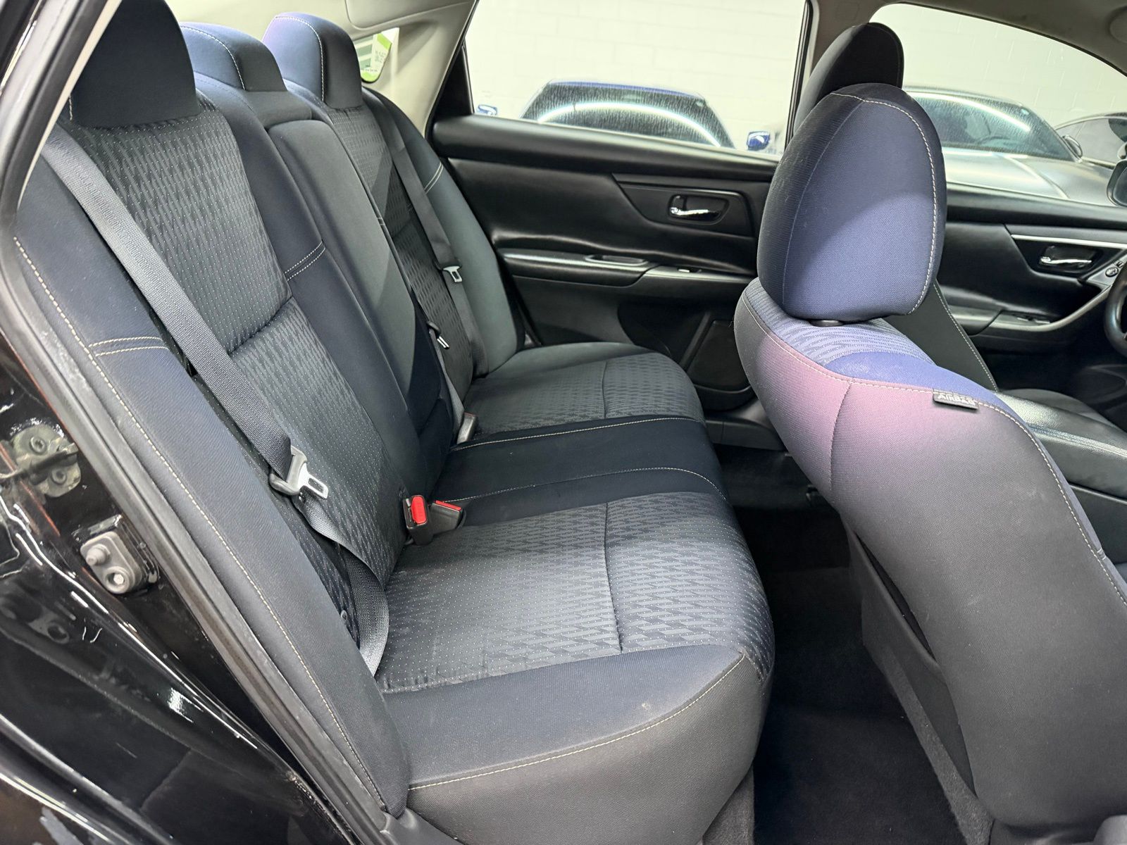 2017 Nissan Altima thumbnail 24