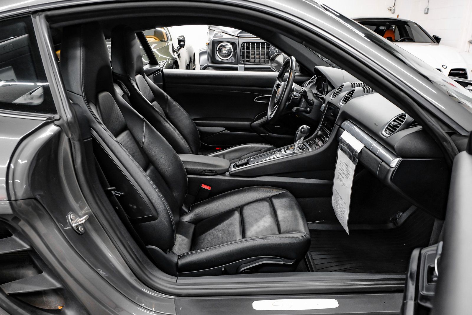 2022 Porsche 718 Cayman thumbnail 38