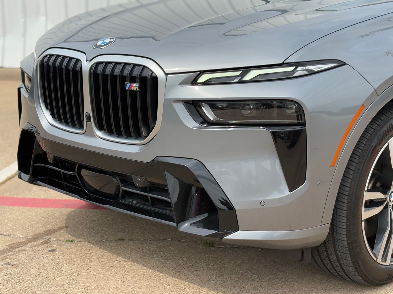 2023 BMW X7 thumbnail 12