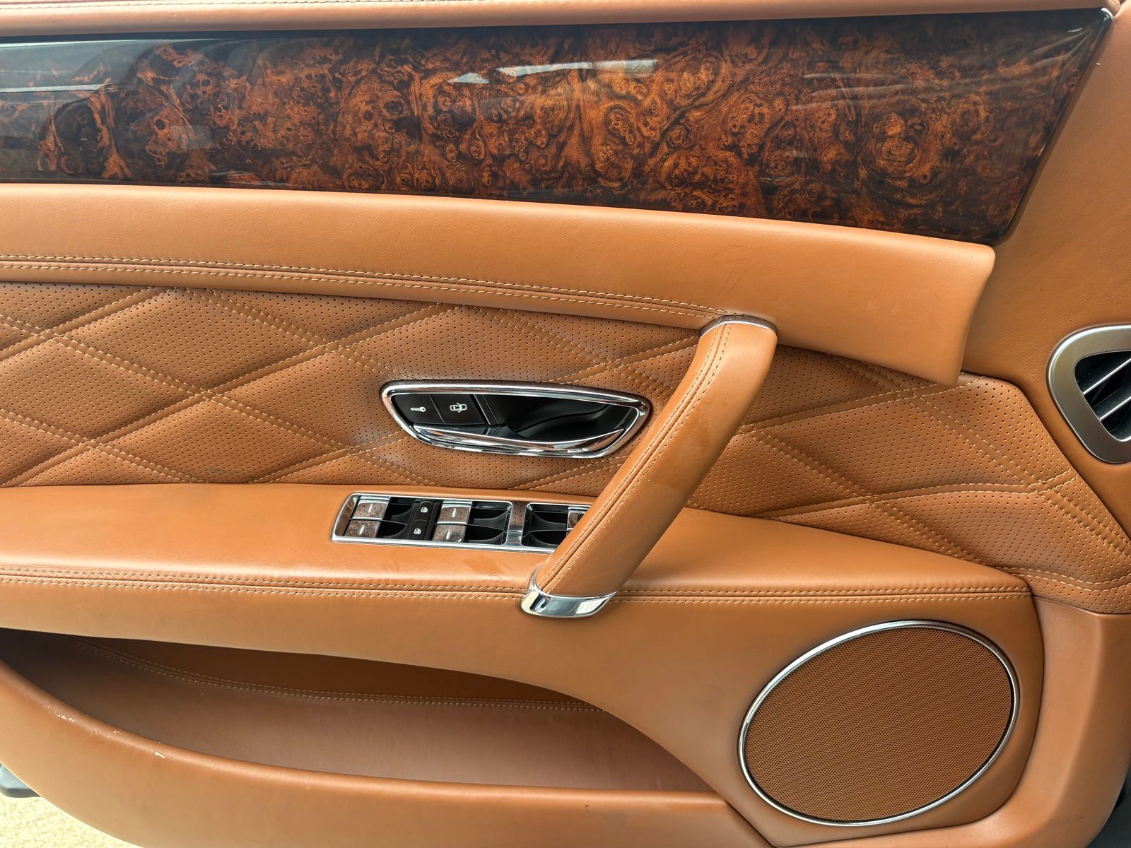 2016 Bentley Flying Spur thumbnail 31