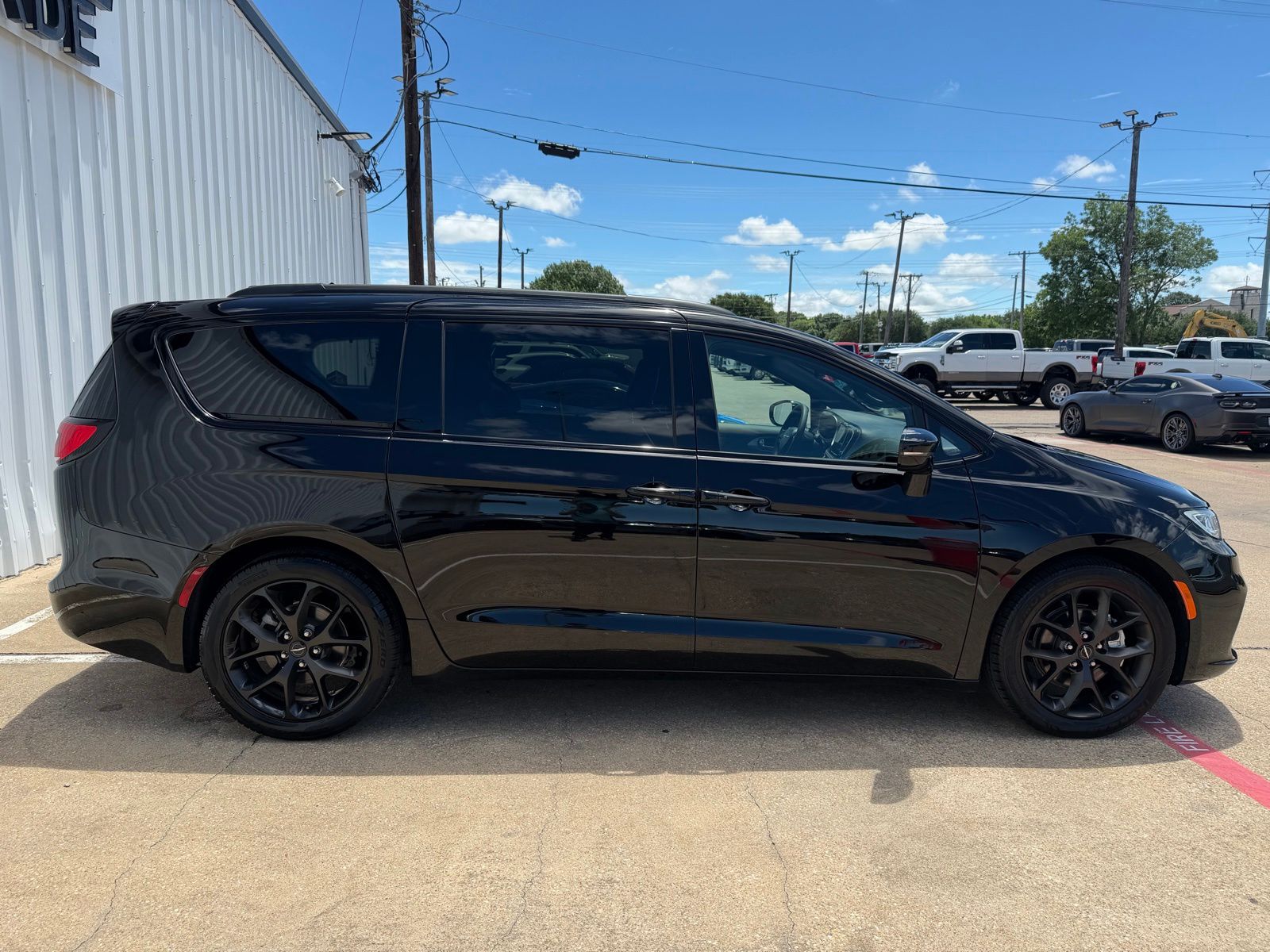 2025 Chrysler Pacifica Limited - Photo 8