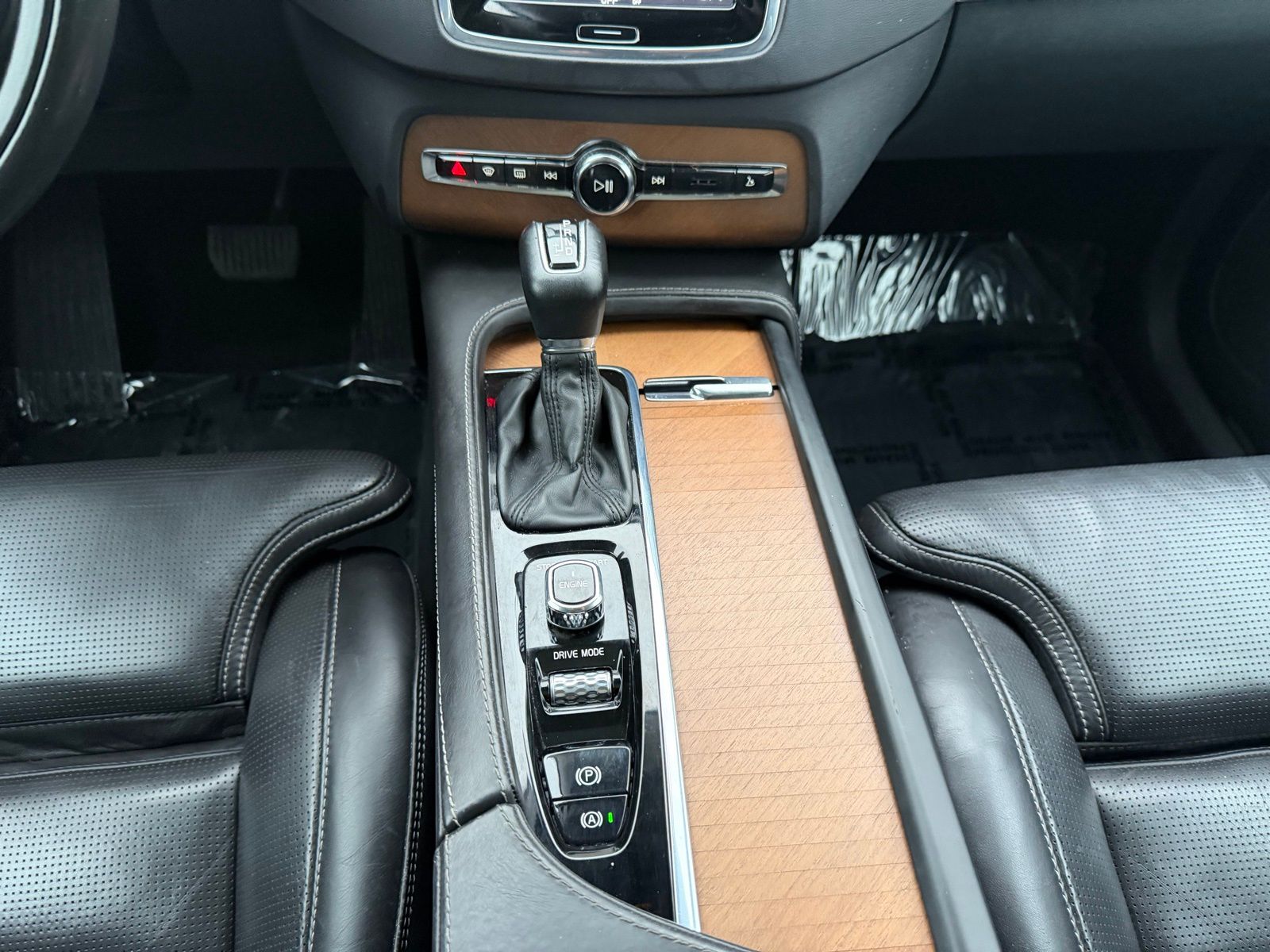 2016 Volvo XC90 thumbnail 16