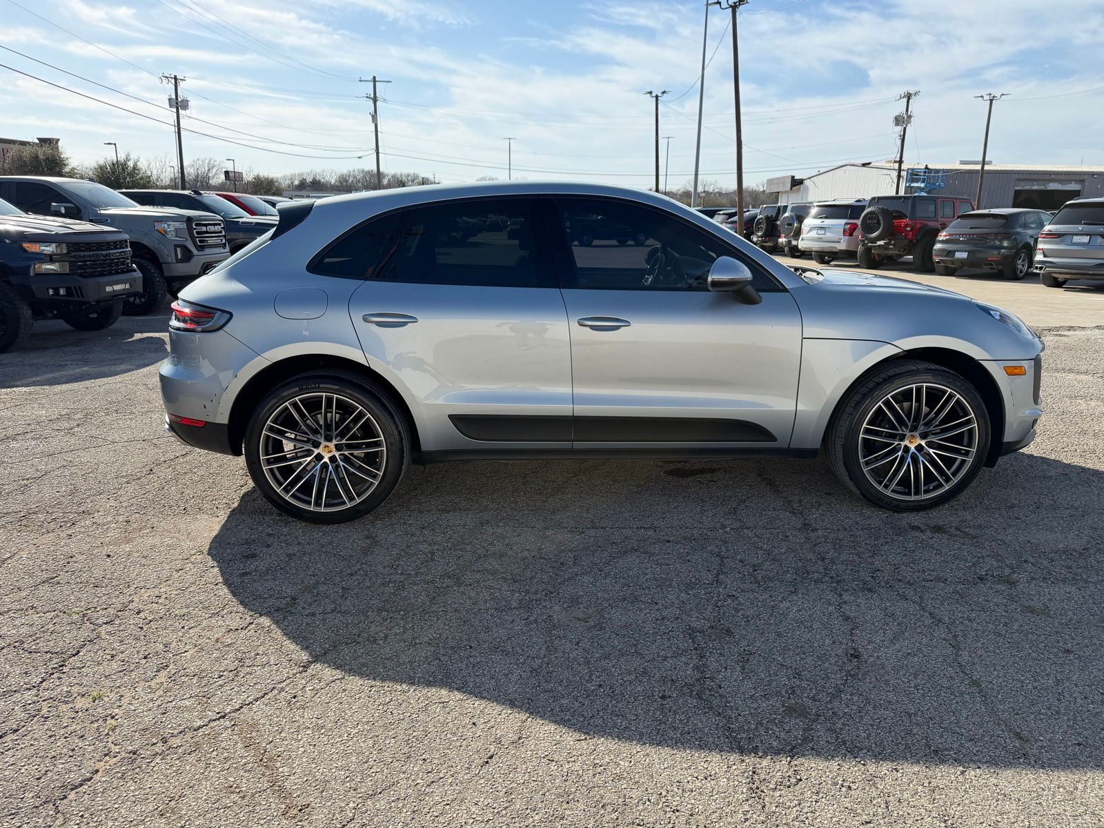 2020 Porsche Macan thumbnail 9