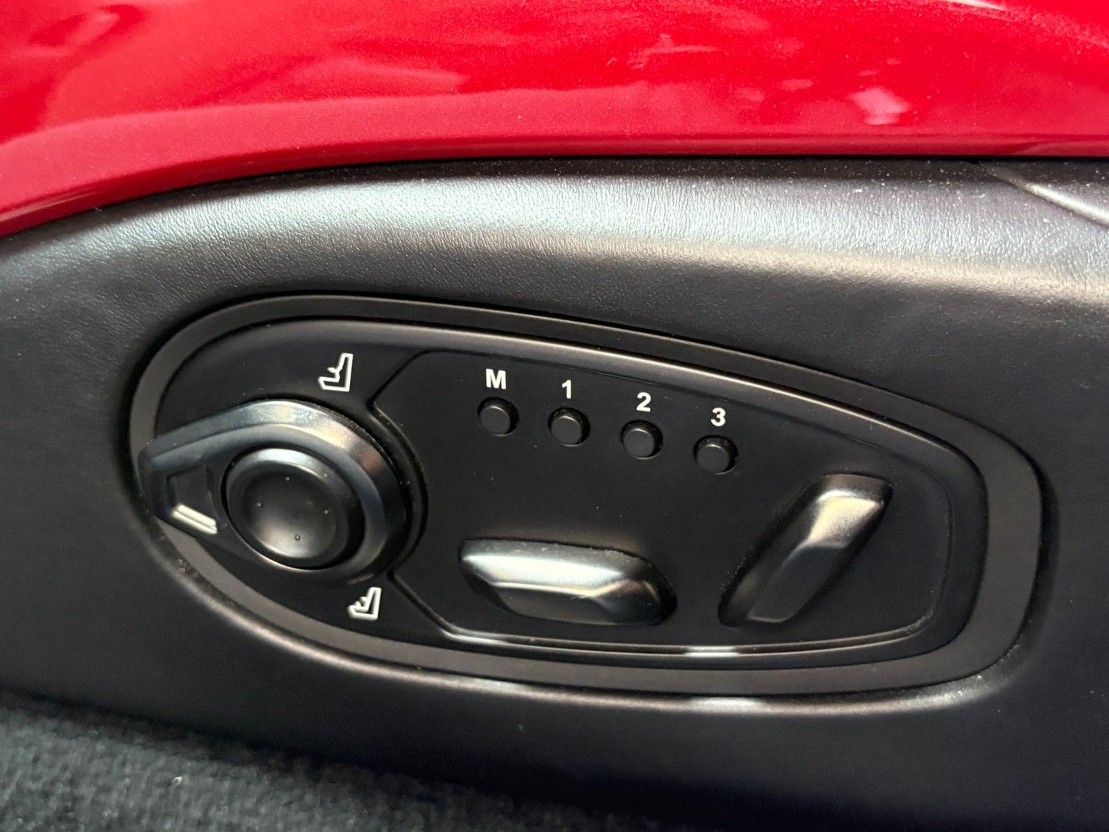 2019 Aston Martin Vantage thumbnail 22