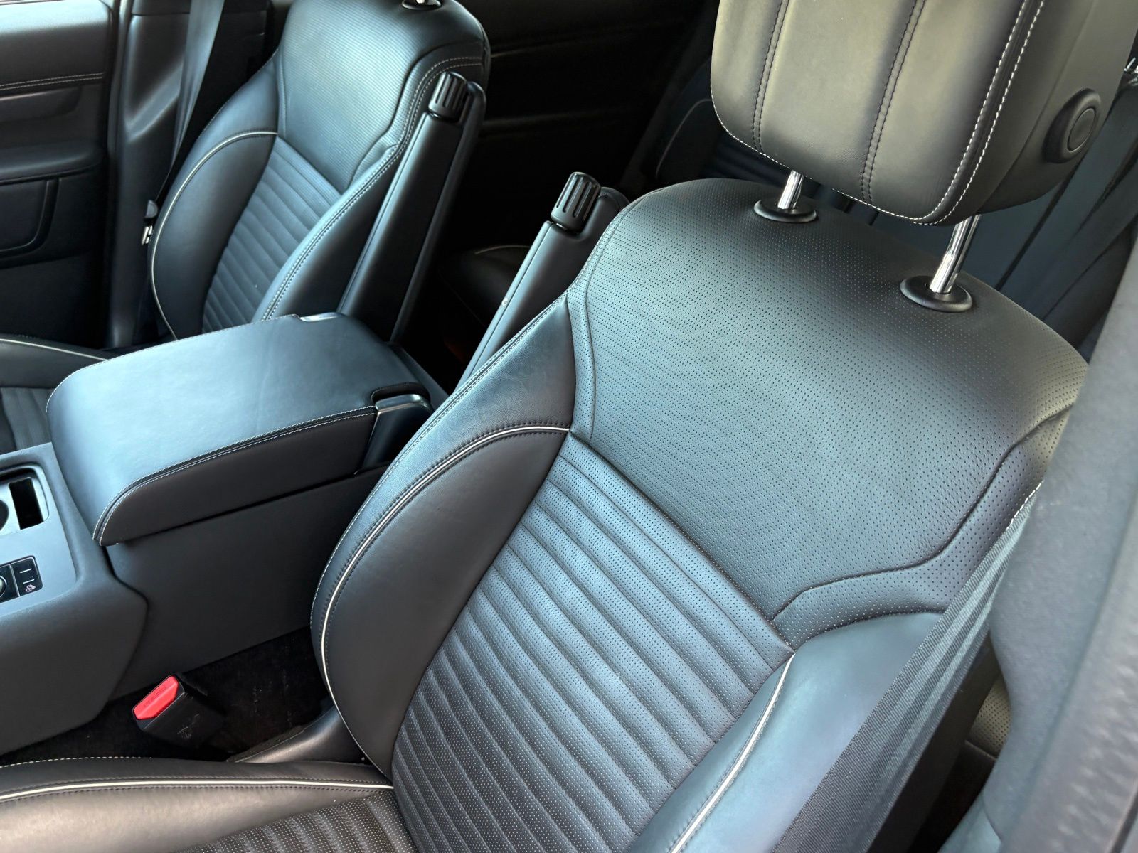2024 Land Rover Discovery Metropolitan Edition - Photo 36