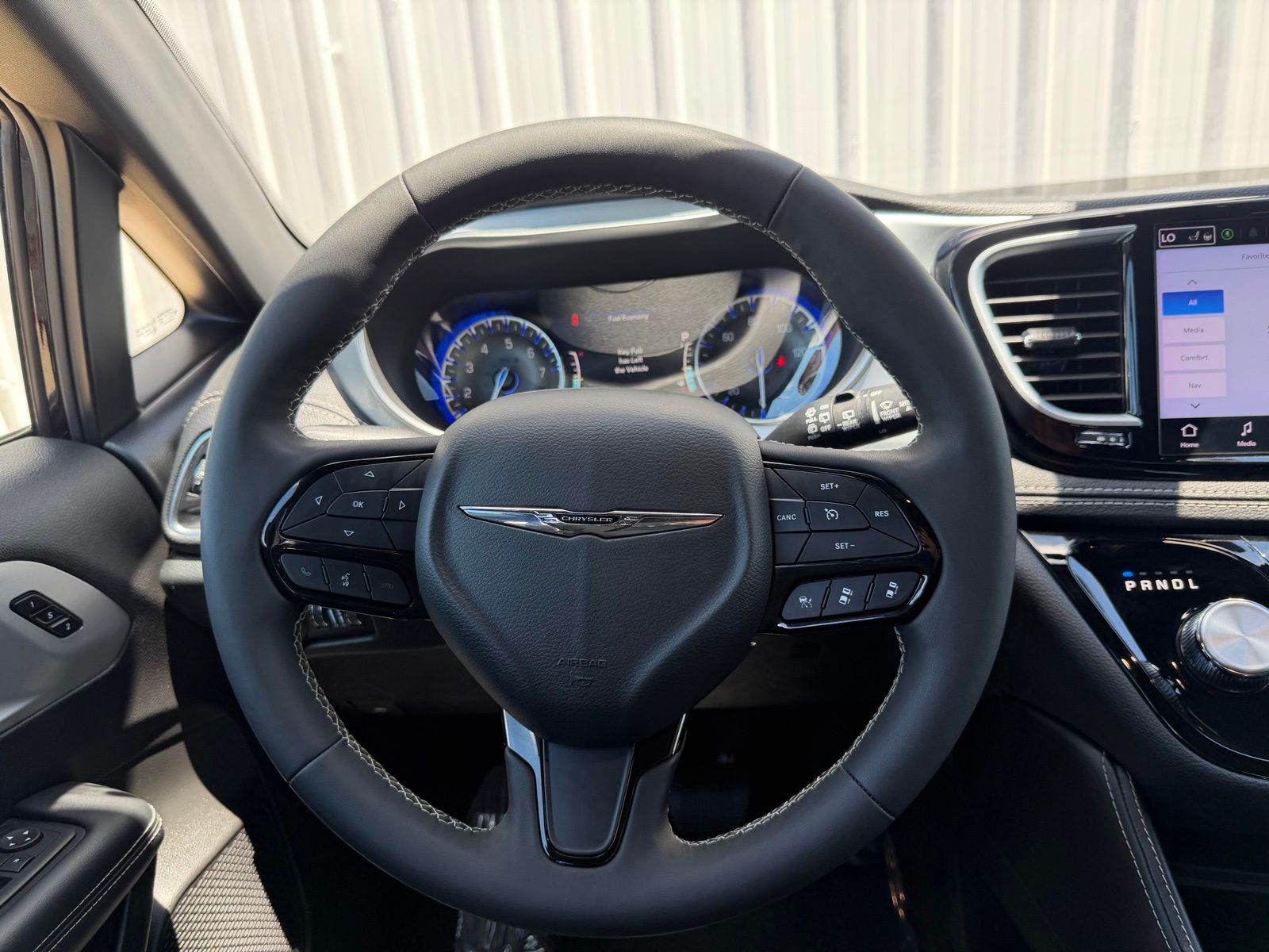 2025 Chrysler Pacifica Limited - Photo 13