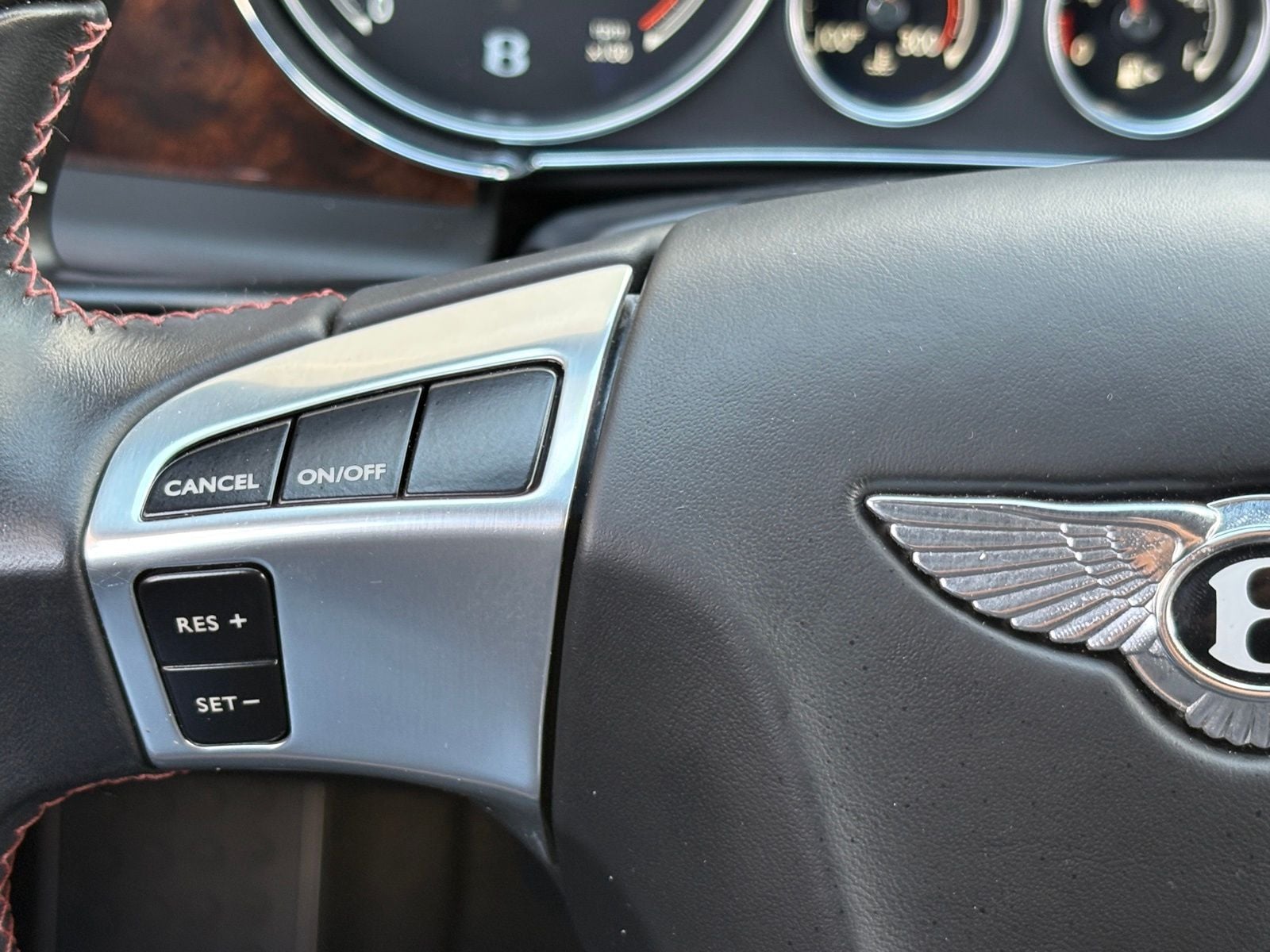 2018 Bentley Flying Spur thumbnail 20