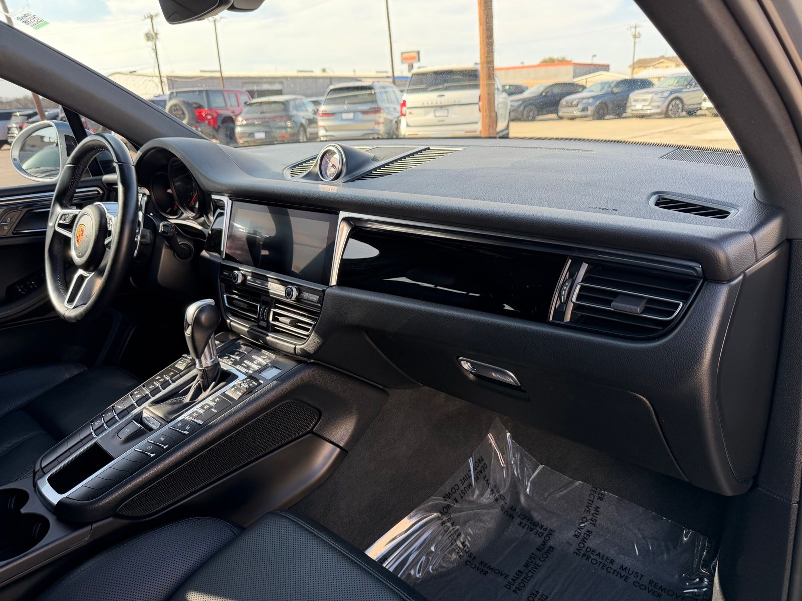 2020 Porsche Macan thumbnail 26